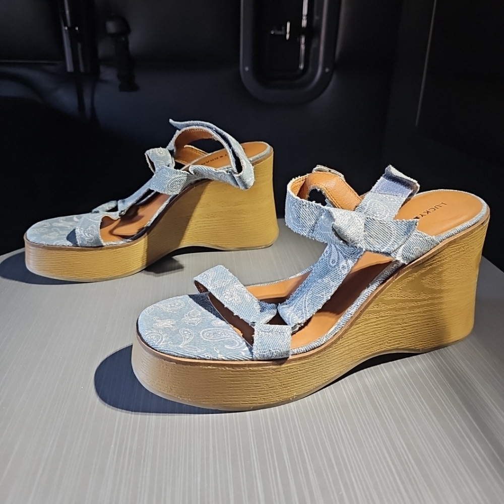LUCKY BRAND Demmia Wood Wedge Platform Strappy Paisley Denim Sandal Size 10 NWOT
